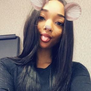 Meet your Posher, Kelly